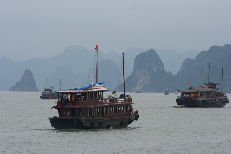 Halong Bay 23.jpg